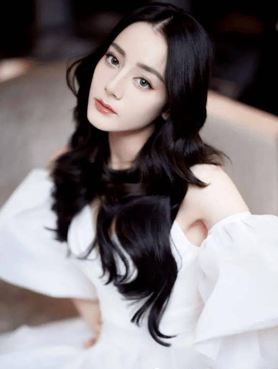 刘亦菲被男子扑倒在地,粉丝为追刘德华导致家父跳海_迪丽热巴_杨坤