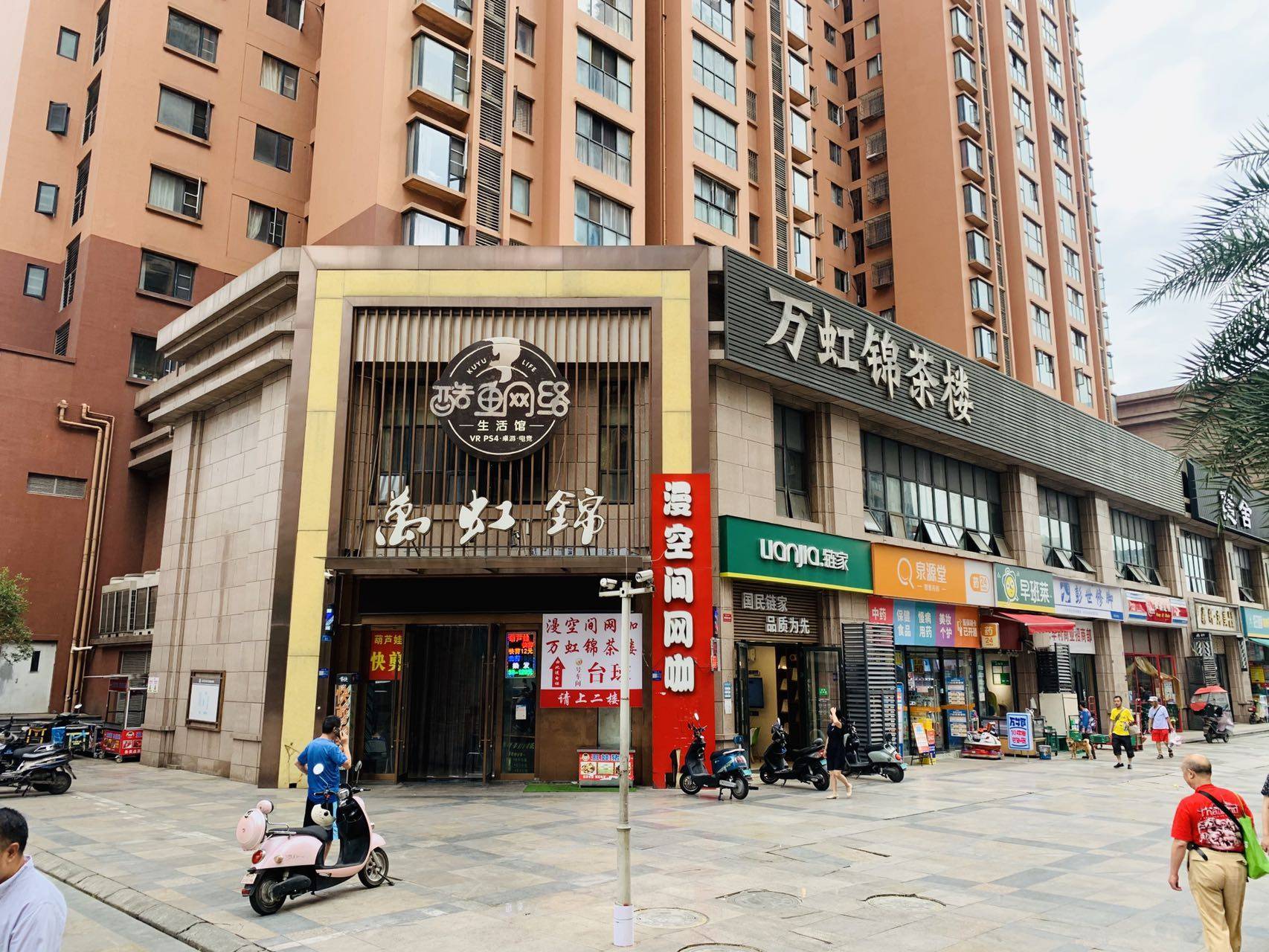 成都现铺投资【比华利国际城】带租约 全业态品牌 超大外摆空间 售楼