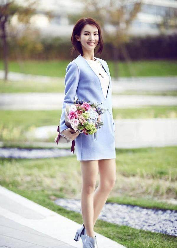 小编真正熟悉金晨是在《花样姐姐》这个真人秀里,好好一姑娘,你说