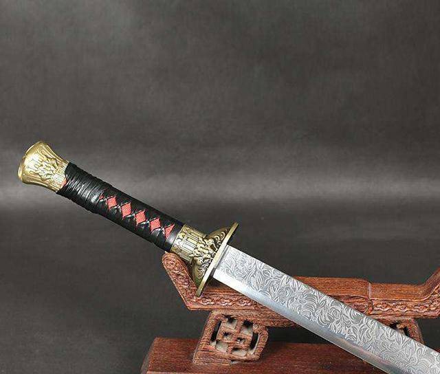 新民桥下的"悬剑",为何百年无人敢盗取,两盗贼经历告诉你原因_宝剑