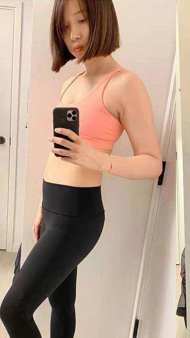 李亚男罕晒照表示减肥成功,二胎后腰依然纤细,网友对此赞叹不已