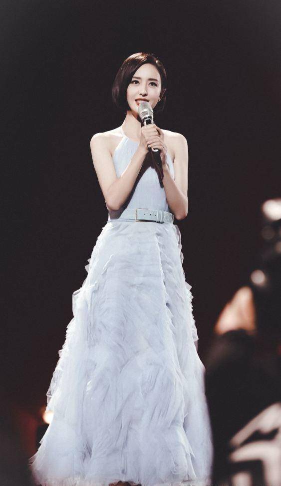 张舒越不仅是个美女,还是个学霸,她很喜欢董卿,她能超越董卿吗_电视