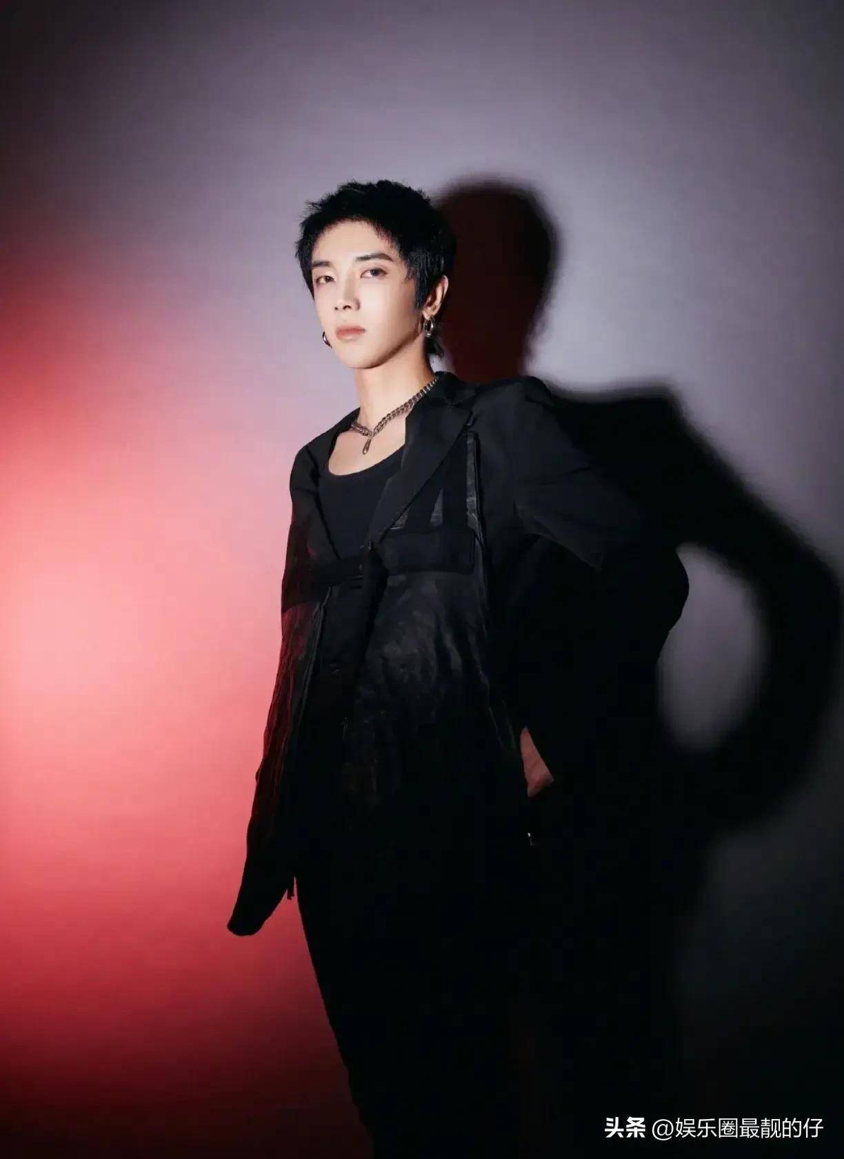 华晨宇唱黄家驹的《大地》,是怀念的力量,而非糟蹋的勇气_音乐_歌曲