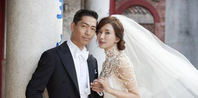 林志玲婚礼五套婚纱盘点,老公亲自设计主纱,44岁终于嫁给了爱情_礼服