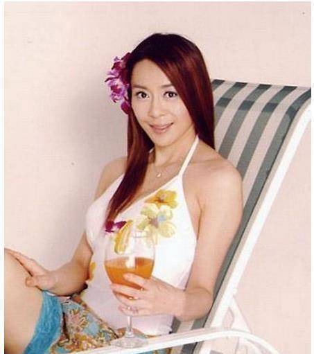 刘德华唯一承认的前女友,被刘德华夺走初夜,如今成大妈仍未嫁_喻可欣