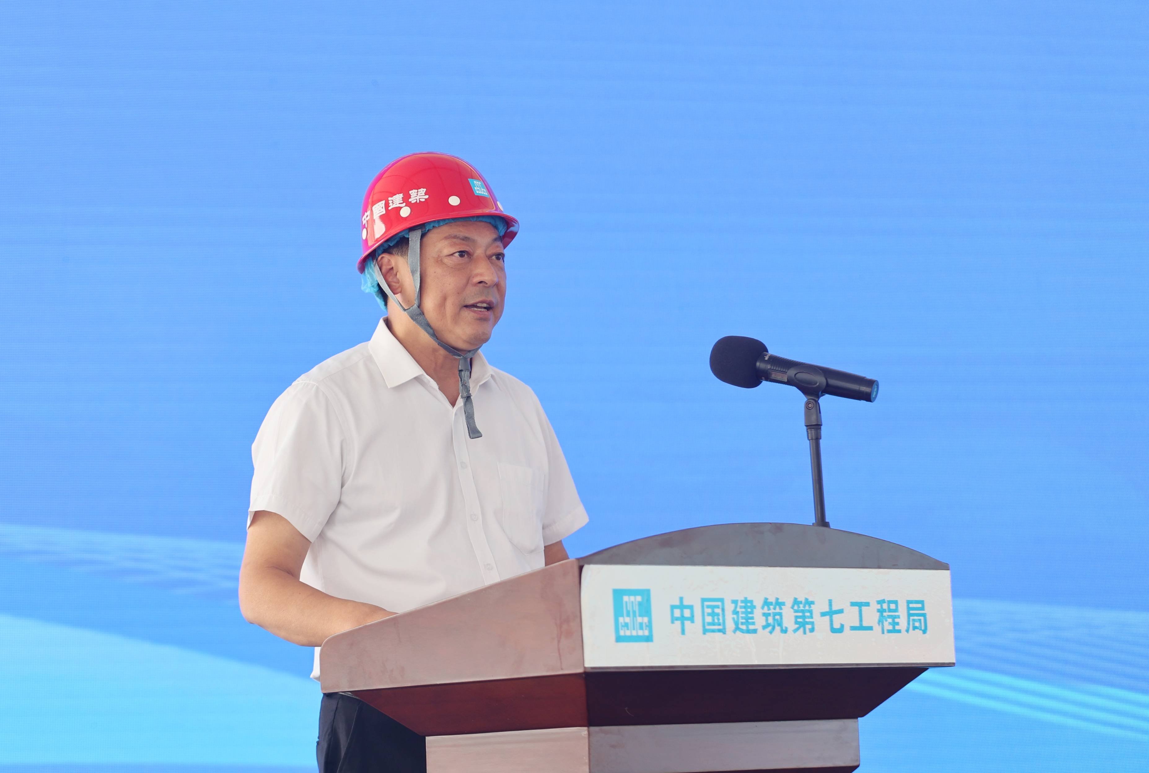 中建七局副总经理李俊杰李俊杰在讲话中指出,今年是全面贯彻党的二十