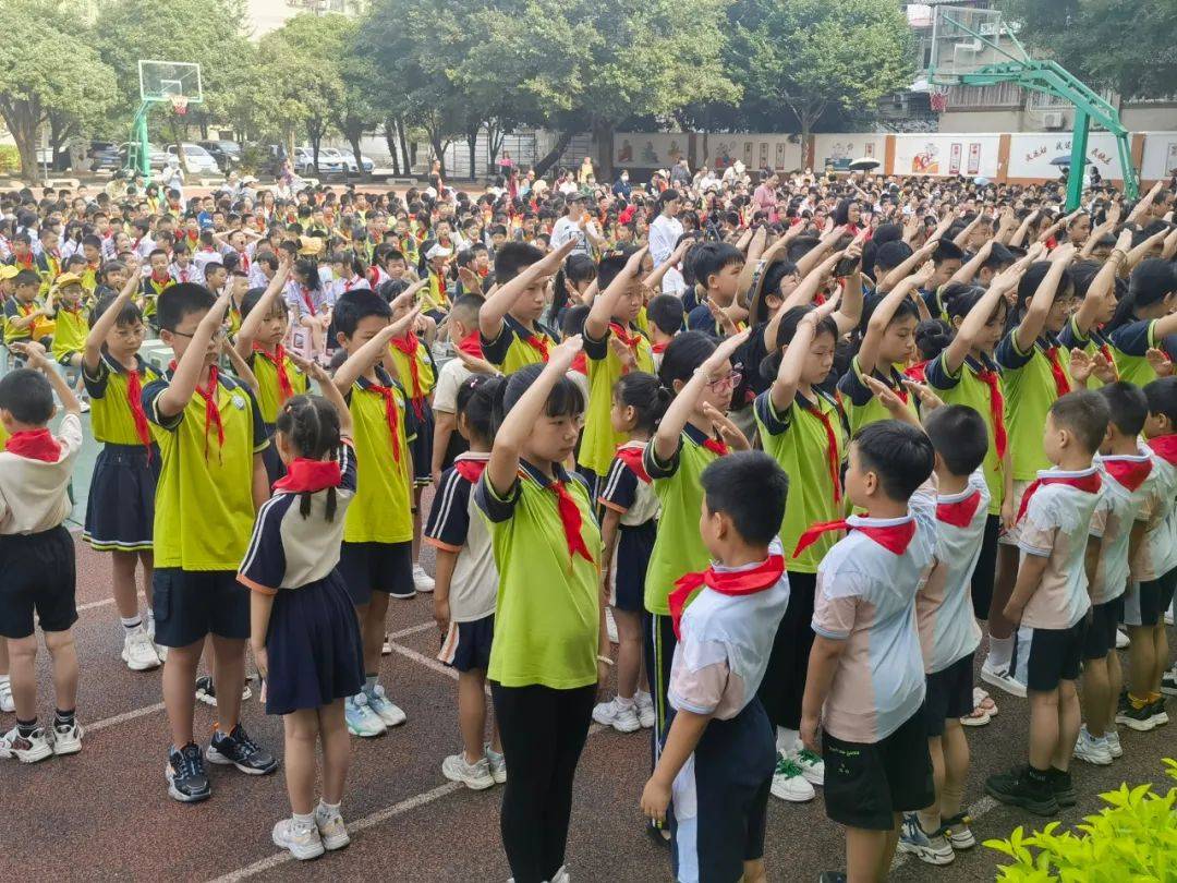 桂林市南溪山小学庆"六一"文艺汇演暨少先队新队员入队仪式_活动
