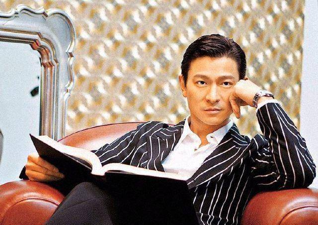 刘德华的超帅西装照,人家这样的效果才能叫穿西服