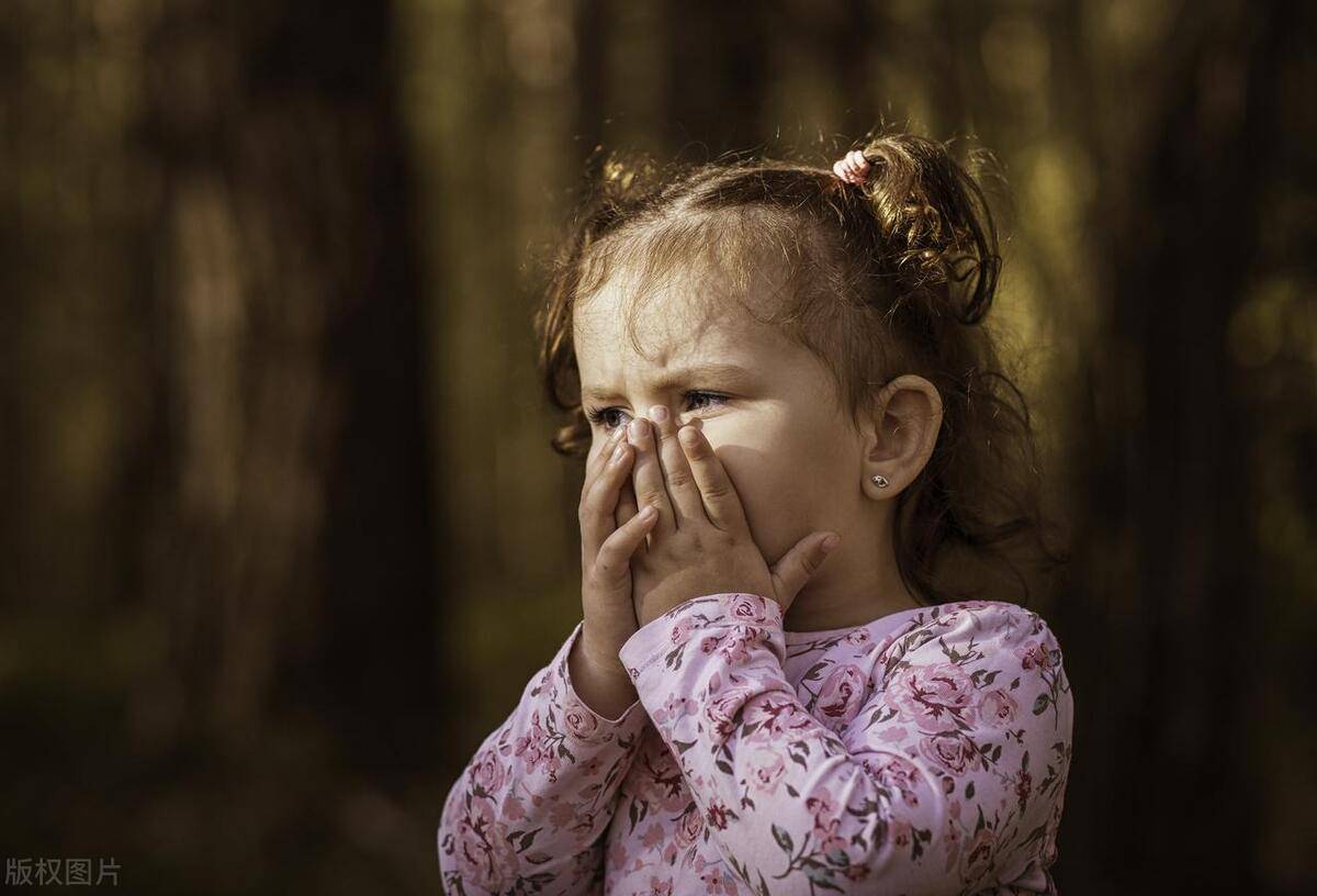 小孩子惊吓的照片图片