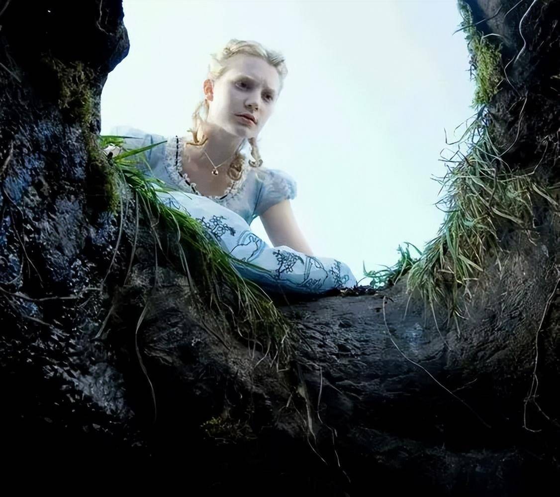 爱丽丝梦游仙境》：文学与电影的奇幻融合_搜狐网, image size:1126x1000