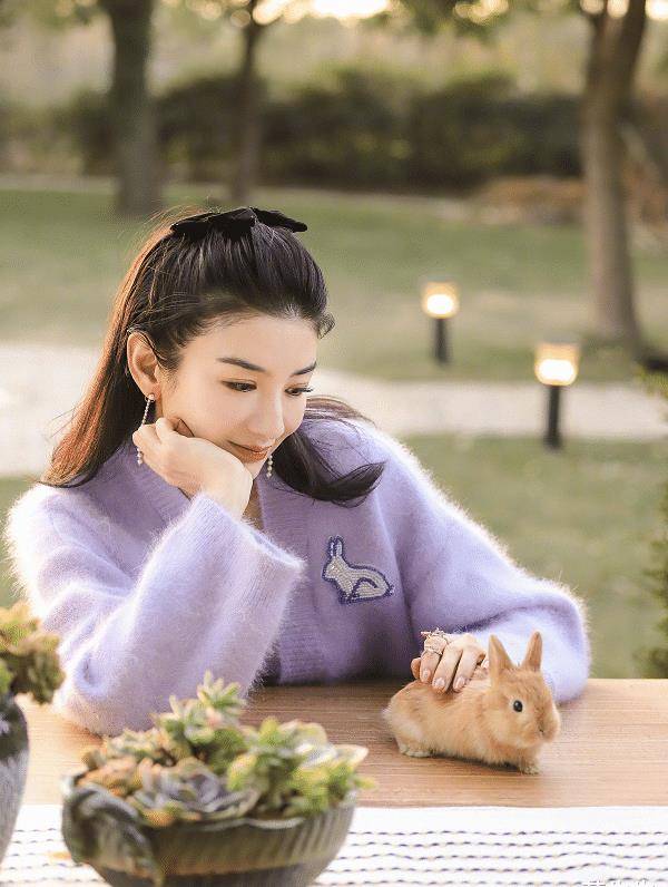 实力不允许坐经济舱,黄奕凡尔赛言论引热议,靠创业7年身家上亿_蛋糕