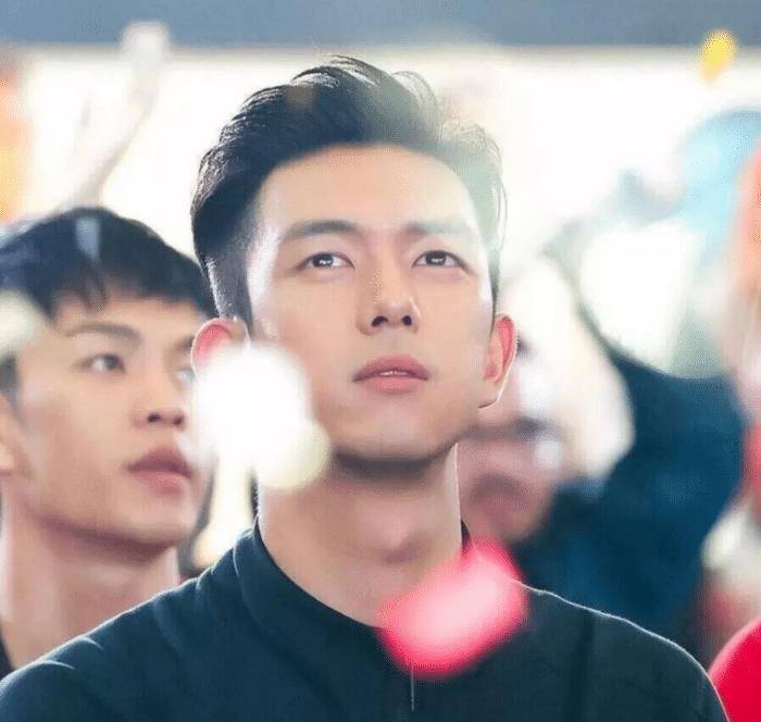 大背头的男星:张若昀迷人,胡歌时尚,看到最后:这谁顶得住?