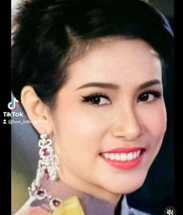 主动改变,诗妮娜被冷落没有自我放弃,改变自我重新叫