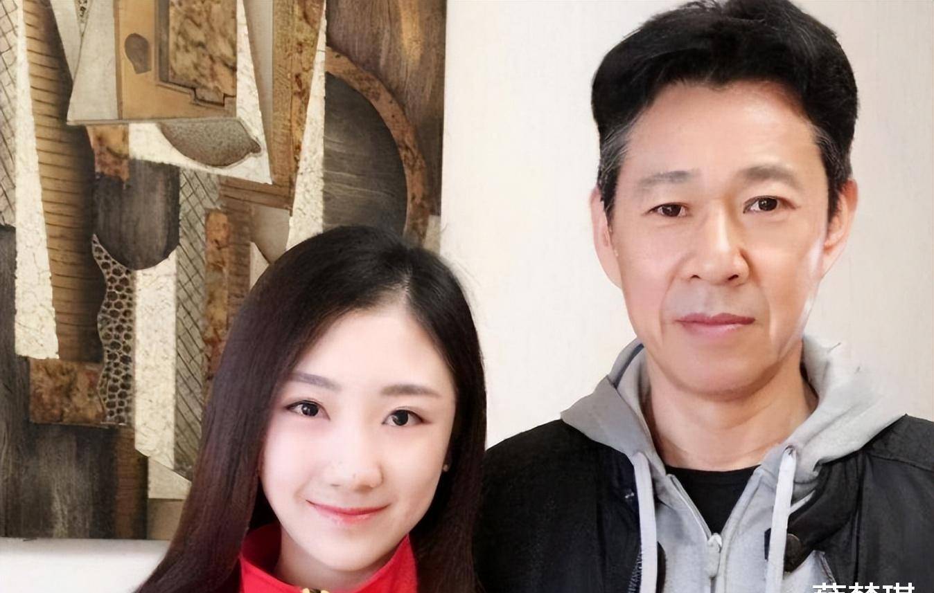 张丰毅那个"二婚老婆"竟然是她,怪不得会这么火_妻子_婚姻_吕丽萍