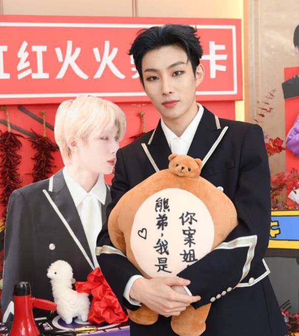 奥斯卡:这是我小时候,赞多:我也有,刘宇:我退出群聊!