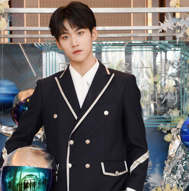 奥斯卡:这是我小时候,赞多:我也有,刘宇:我退出群聊!