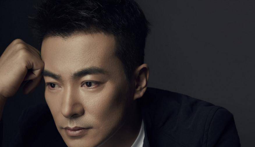 于波硬朗写真曝光,气质冷峻显王者之势,曾负责接待国家达官要员_演艺