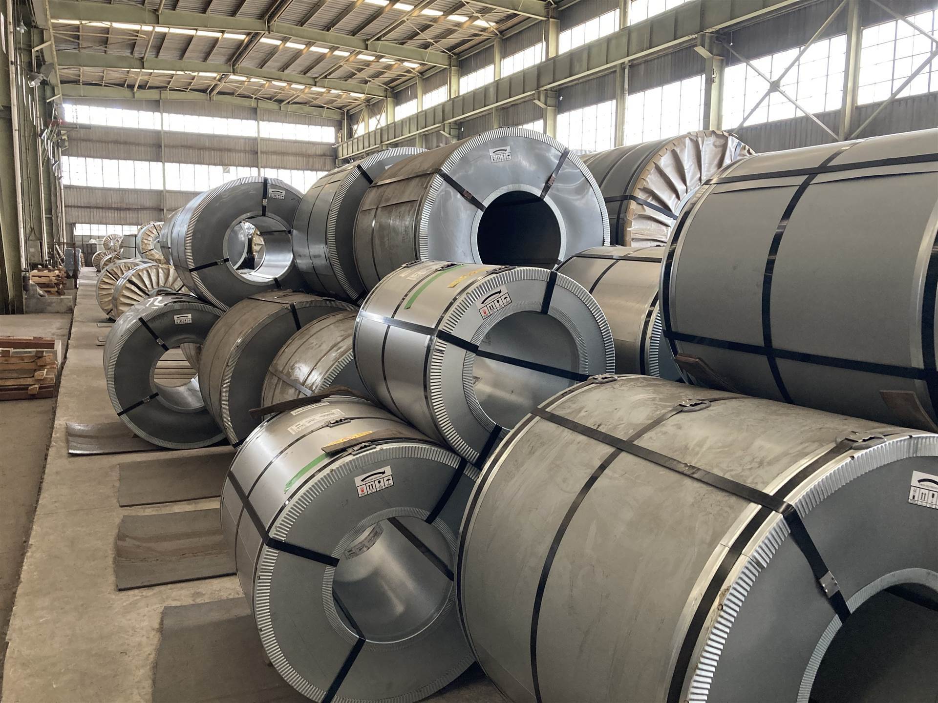 "饿死不拉卷",钢卷运输到底有多危险?一不小心就是车毁人亡!