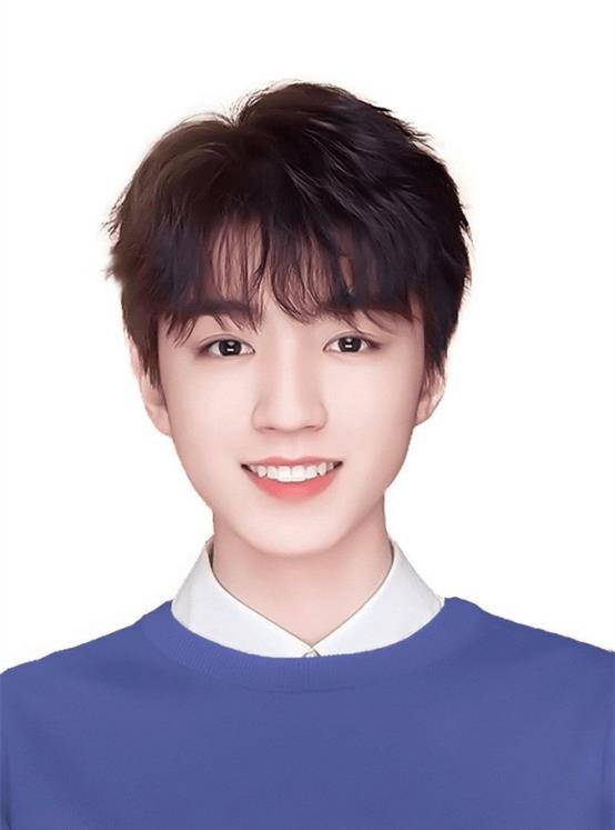 好在皇天不负苦心人,在2012年时,王俊凯因为翻唱《囚鸟》而终于走进了