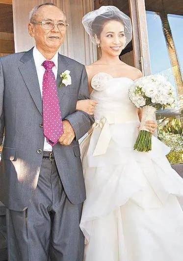 侯佩岑跌落神坛,从高情商女神到"烦人精",她经历了什么?