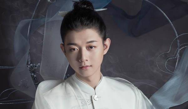 他是著名星二代,却和爸爸不一个姓,自带仙气成娱乐圈清流_霍尊_刘欢