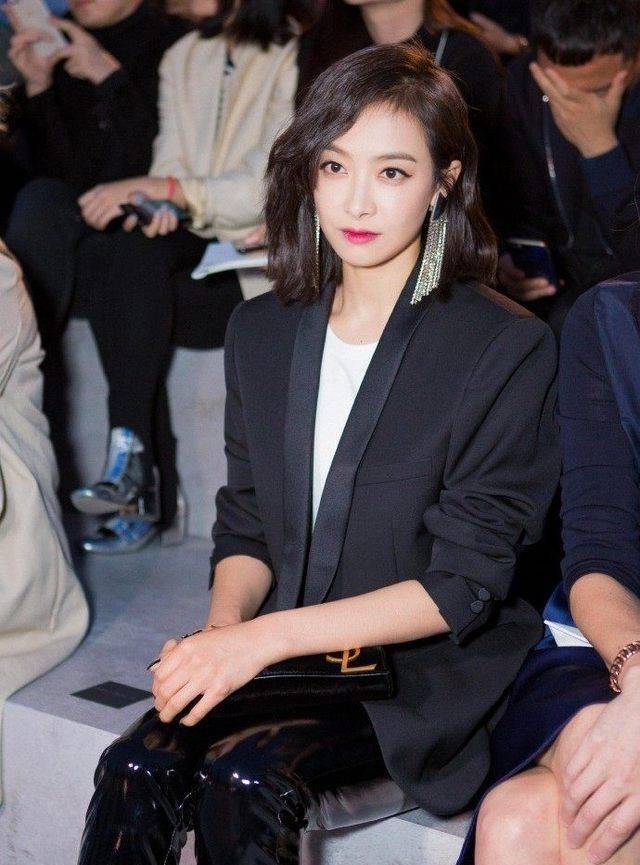 宋茜妩媚红唇亮相时装周漆皮裤配皮靴被赞:又酷又帅又冷艳_网友_叛逆