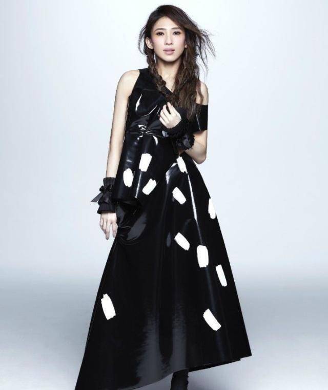 戴佩妮_红色_高跟鞋