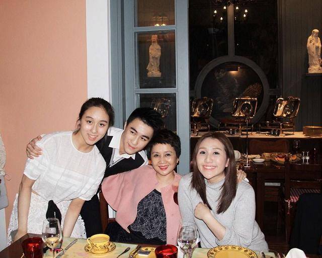 奚梦瑶生子后陷地位危机,何猷君爱妹妹胜过她,豪门大戏终于开幕_何超