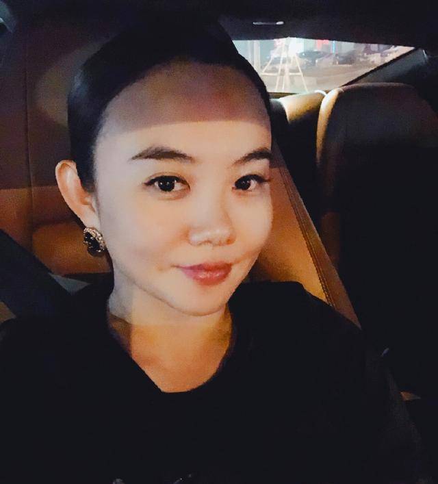 武行出身演文戏,结识赵本山走红,59岁王晓曦娶小22岁娇妻成赢家