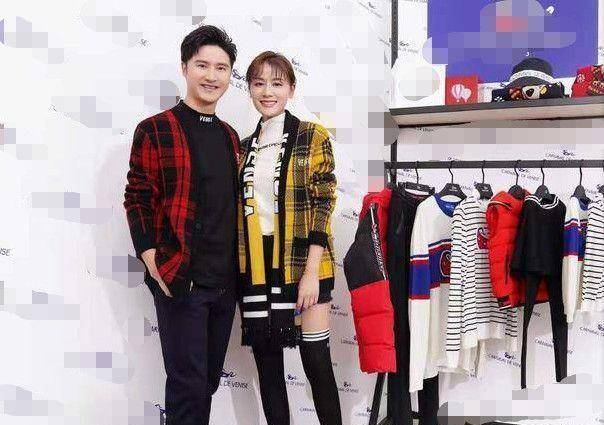 田亮叶一茜一位是跳水冠军一位是歌手,自从两人结婚生子后是转型最