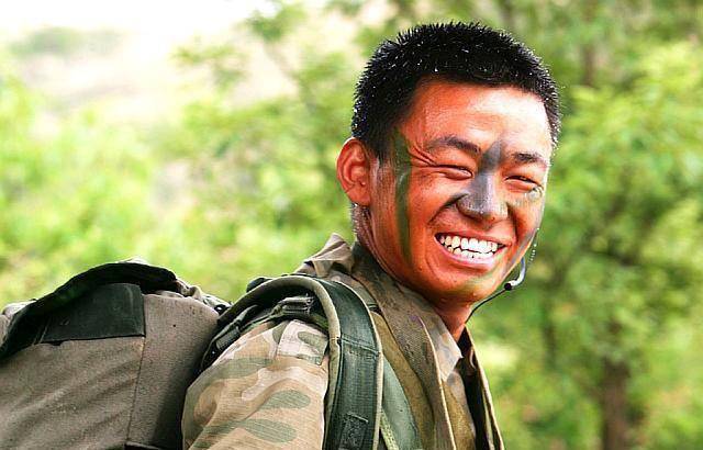 王宝强演绎的许三多,是榆木疙瘩吗?_新兵连_因为_部队