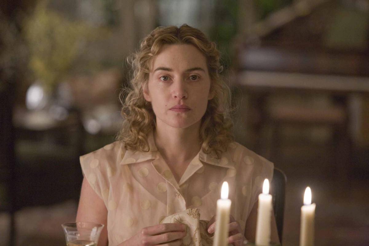 电影《朗读者》的跳跃式叙事与符号隐喻