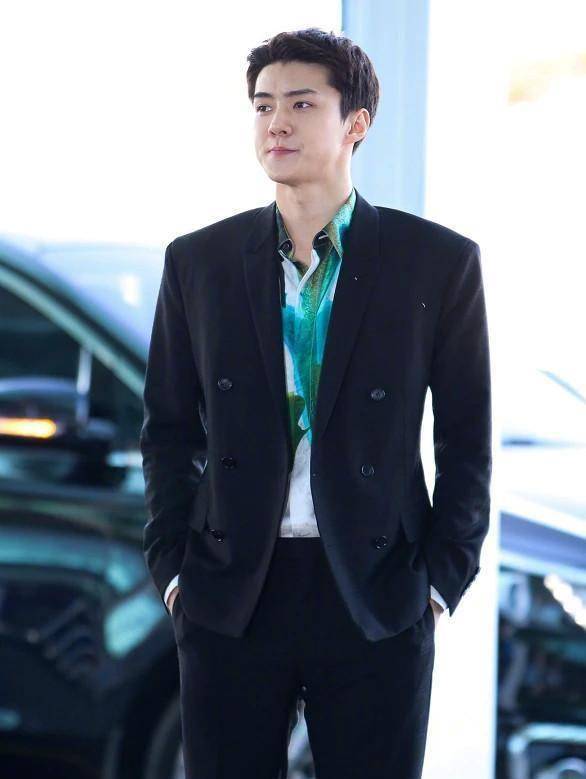 吴世勋现身活动,近照胖成国字脸,exo第一美男就此下神坛?