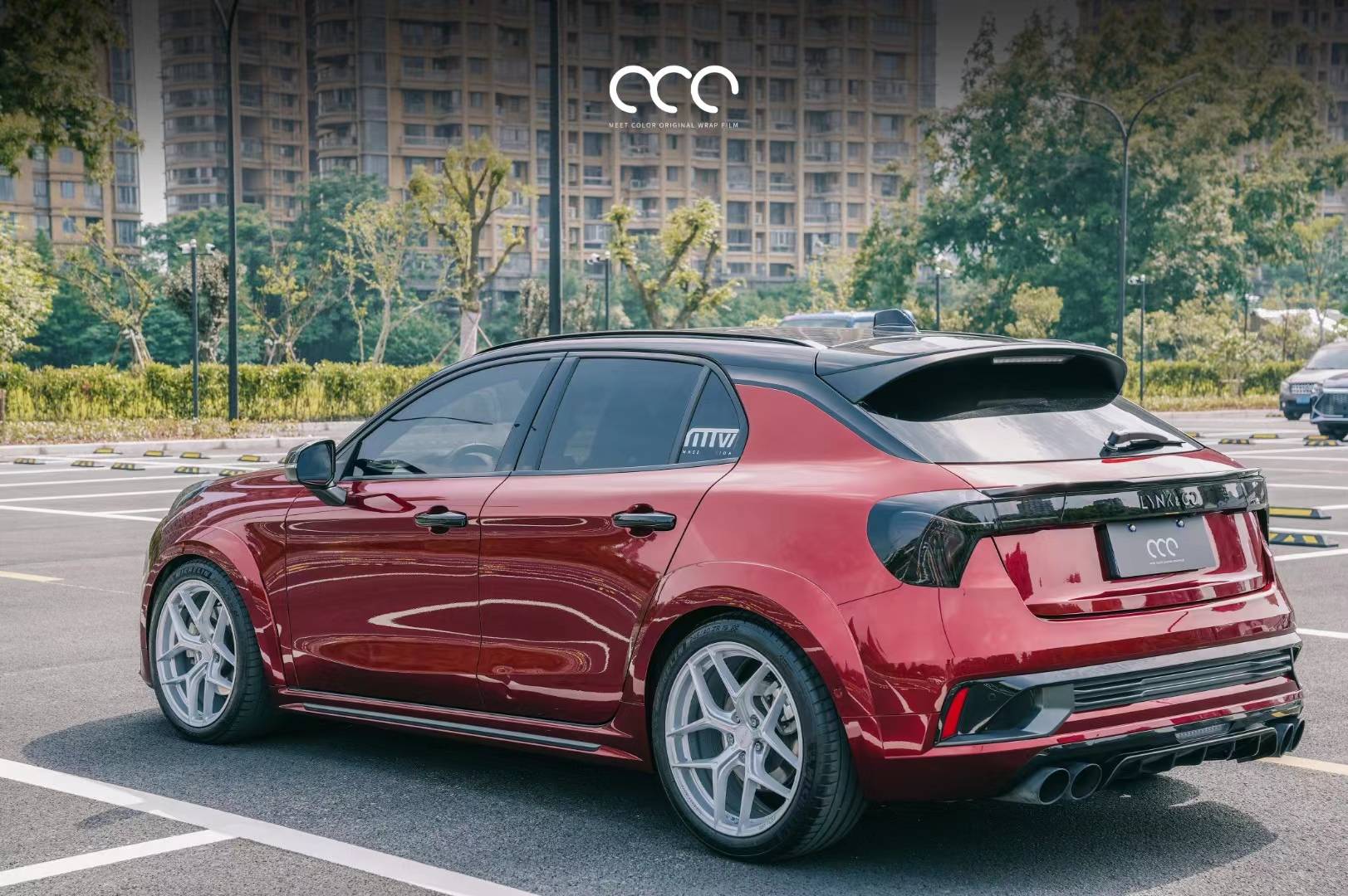 领克02漫彩改色膜液态金属龙血红,更具魅力!