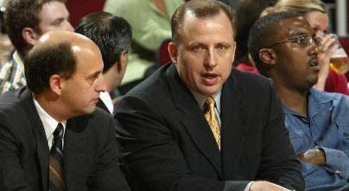 不难发现锡伯杜执教火箭期间,正是姚明nba生涯的上升期,与此同时,我们