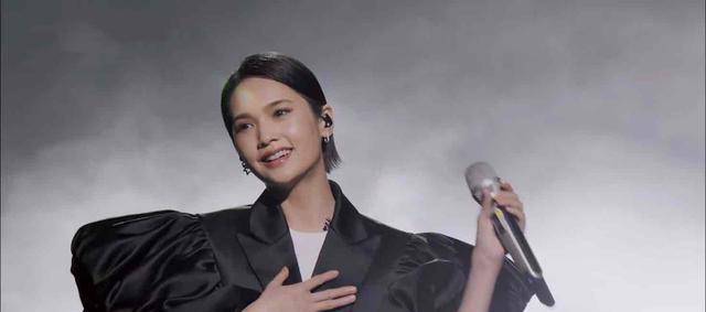 杨丞琳《浪姐2》踢馆赛,初舞台唱《年轮说》,开口脆,有故事_光芒_经历