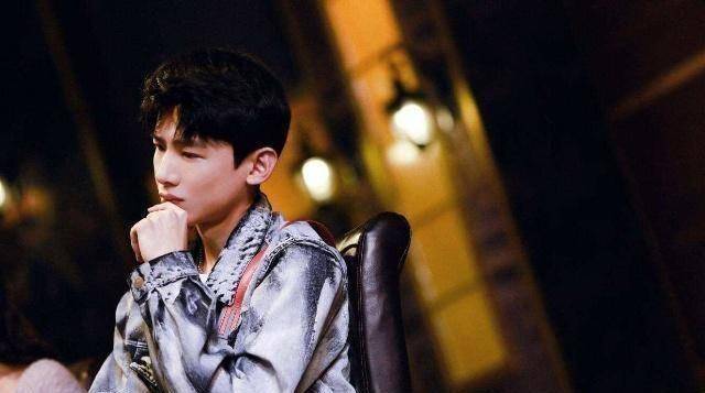 白敬亭为角色变身肌肉男_节目_谭松韵_小白