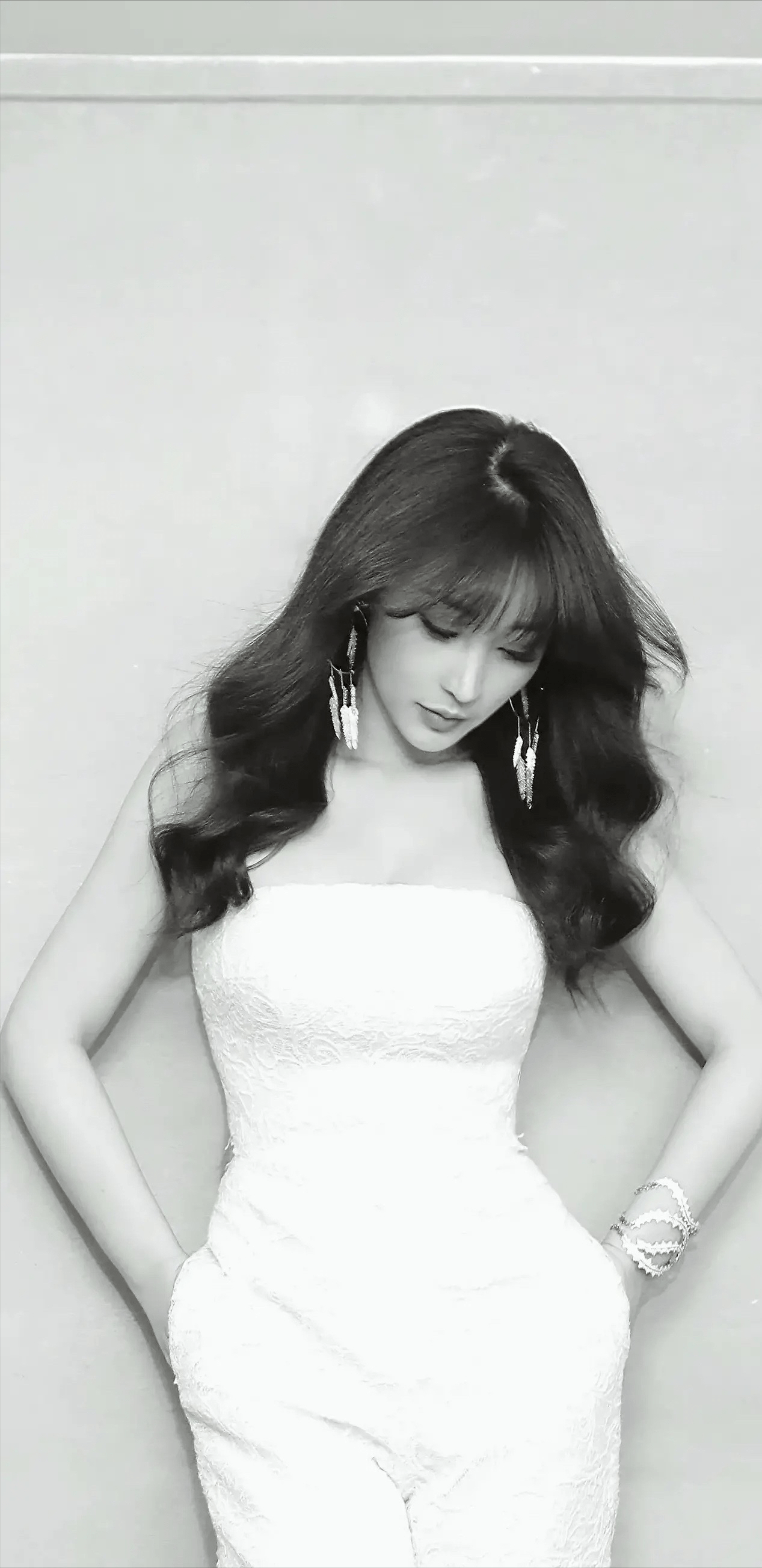 柳岩果然是"性感女神",穿蕾丝连体裤前凸后翘,飒酷不失女人味_好身材