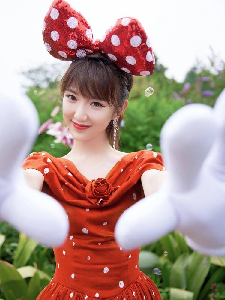 毛晓彤的人生就像是在拍戏,遇人不淑还不算,还遭拖欠千万片酬_事情