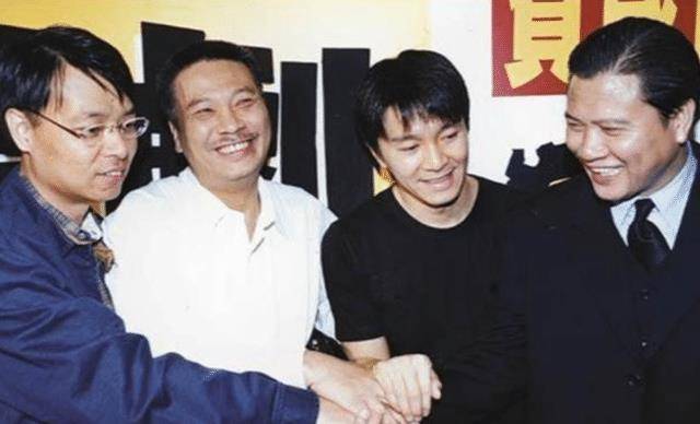 大湾区这一晚,66岁的"港圈大佬"万梓良,活成了一个笑话_父母_小男孩