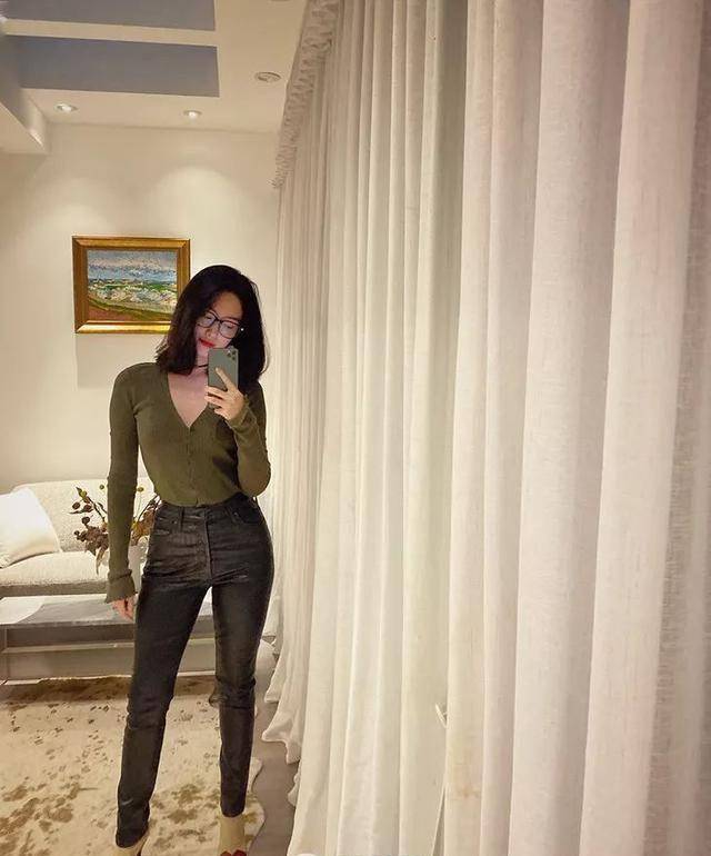 杨采钰"偷穿"了汤唯的阔腿裤,可突如其来的好看_毛衣_乔欣_色彩