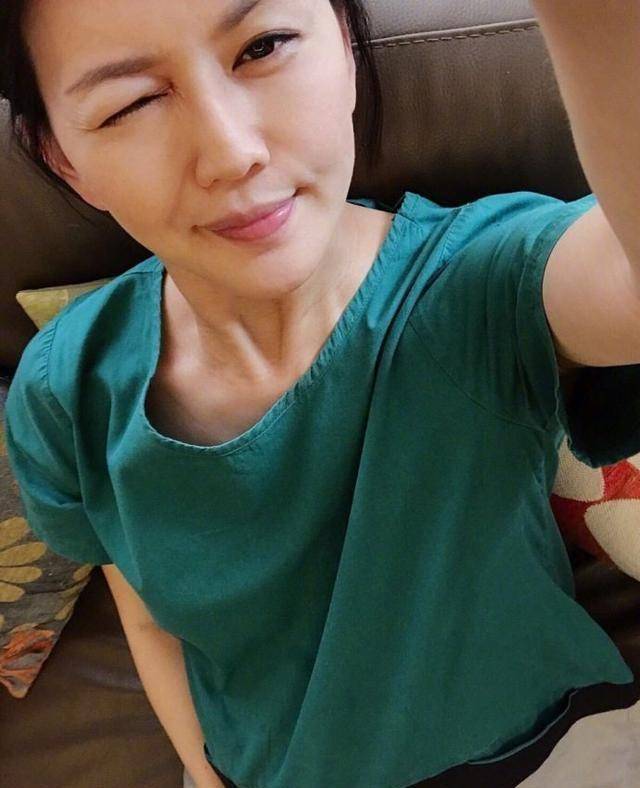 7月9日,孙燕姿在微博再度露脸,这一次的照片就更清晰了,可能是正脸显