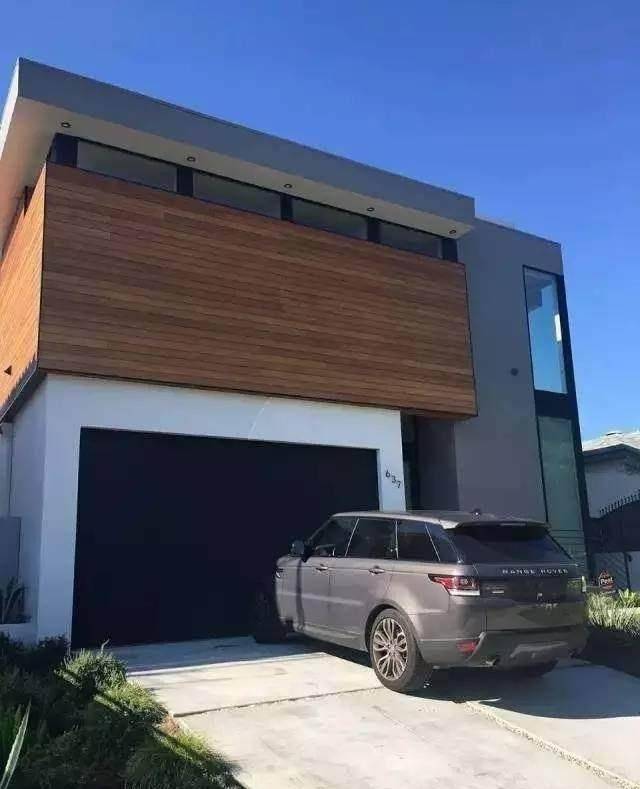 消息灵通的港媒就透露,陈冠希已经豪掷人民币1916万在洛杉矶买下豪宅