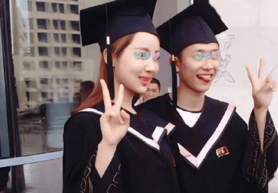 金星现场提问杨紫:与张一山是否恋爱?