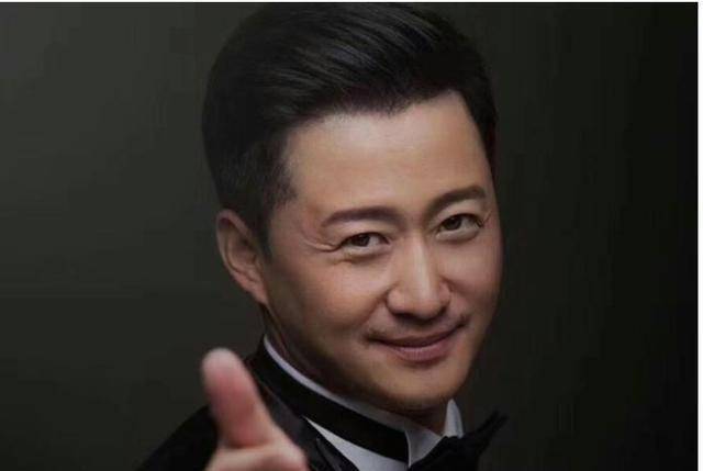 当年嫌弃吴京配不上她,抛弃吴京转身嫁给富豪,如今成卖鱼大婶_谢楠