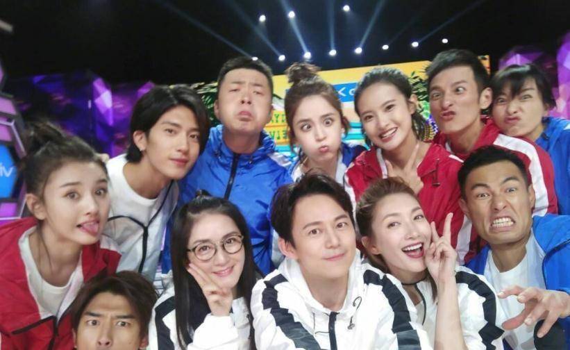 《快乐家族》成员回归了,何炅亲自去接谢娜,赵丽颖最让人感动_大本营