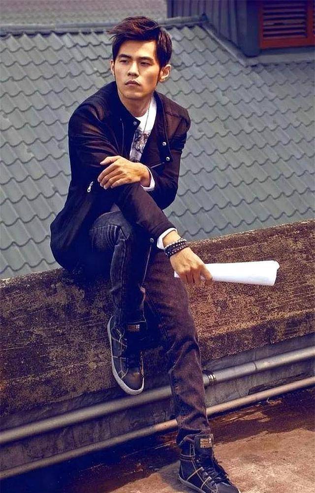 周杰伦晒儿女正面萌照,幸福一家人啊!不过网友还是催新专辑!