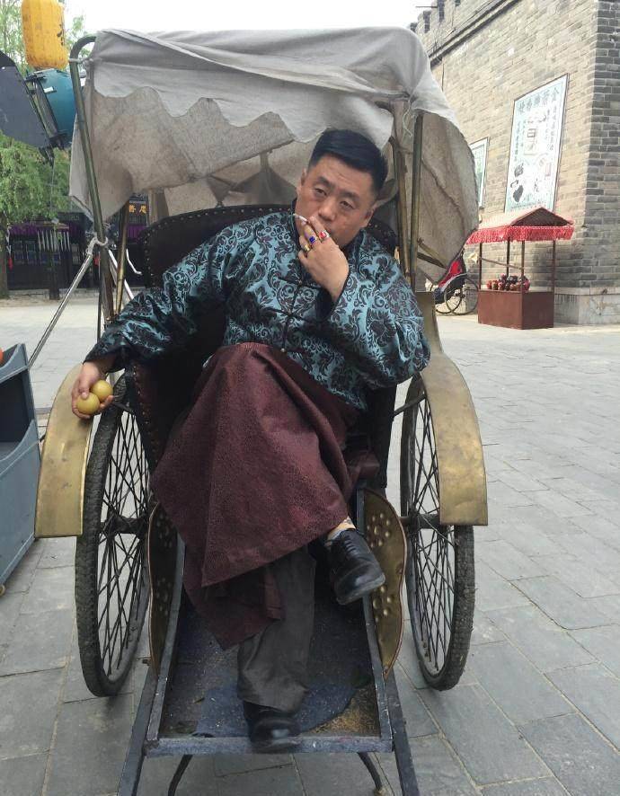 赵四穿红肚兜配短裤 网友直言令人作呕长贵回复:控制一下_照片_王云