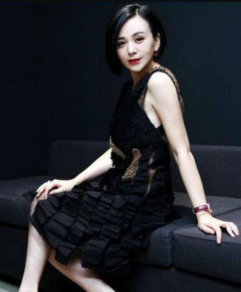 49岁"雪姨"王琳热爱健身,皮肤光泽身材好,犹如20岁少女_活力_运动