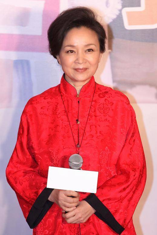 65岁的刘莉莉让我惊叹:我没有刻意打扮得很漂亮,头发有层次感,优雅